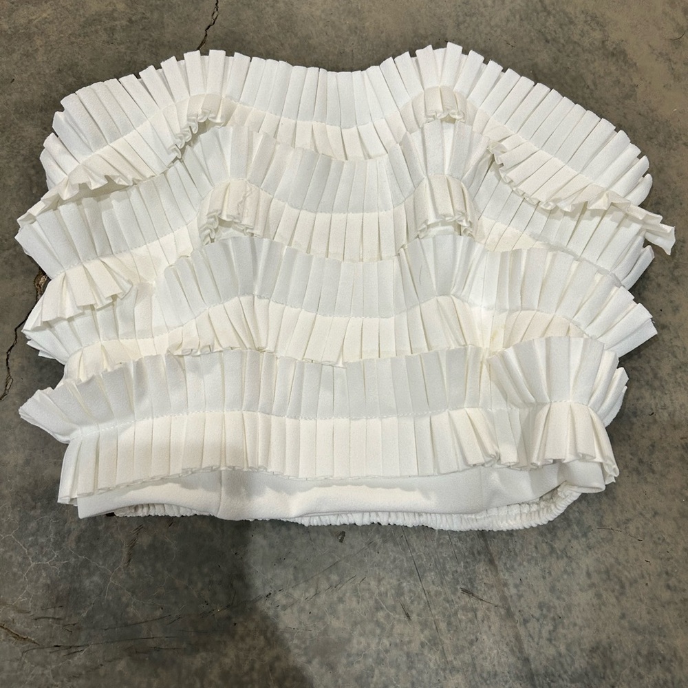 A DO+BE spring white ruffle crop top!